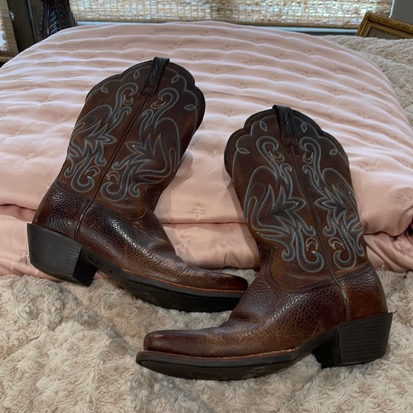 Ariat cowboy boots size 8.5 - Picture 1 of 9